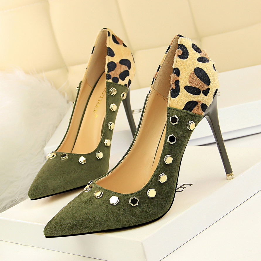 1717-8 European and American wind sexy club high heels high with shallow mouth pointed suede leopard grain color matchin
