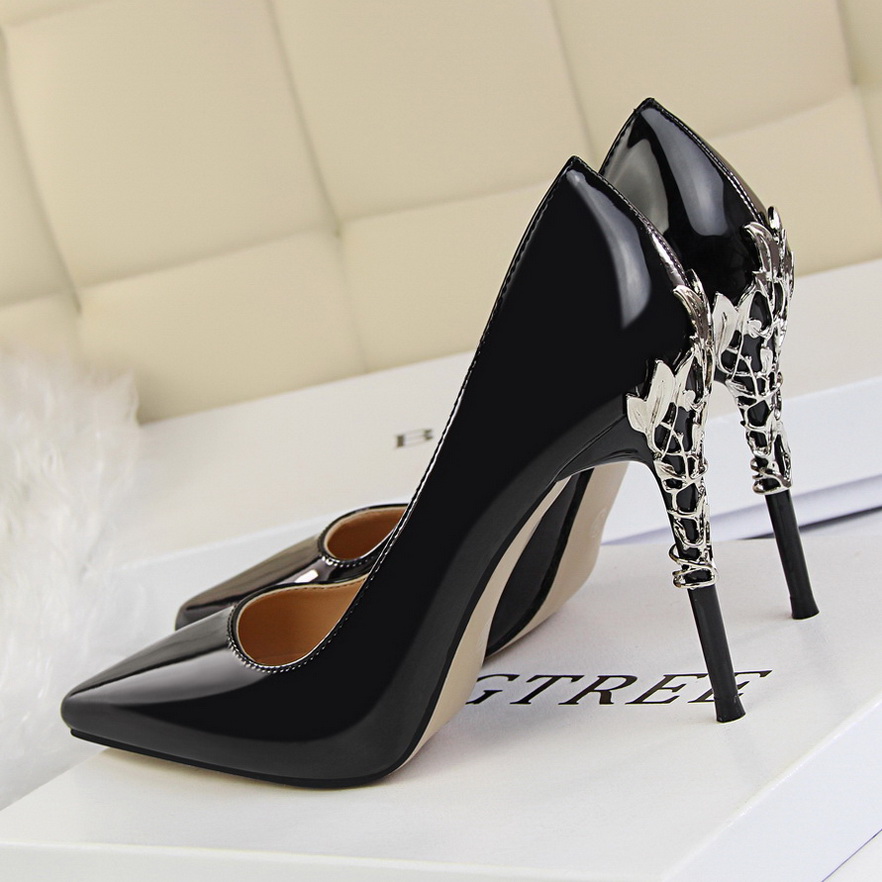 9219-7 European and American wind fashion sexy metal with shallow mouth pointed patent leather high heel shoes fine with