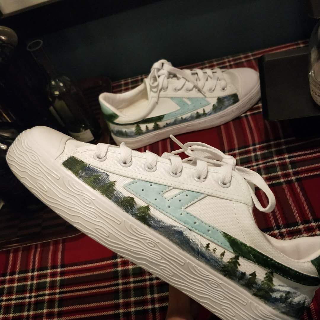 la grande vallée de l'original du dos de la main peintes à la montagne enneigée de la forêt frais sauvage casual couple d'hommes et d'étudiants des femmes de toile chaussures de marée la grande vallée de l'original du dos de la main peintes à la montagne enneigée de la forêt frais sauvage casual couple d'hommes et d'étudiants des femmes de toile chaussures de marée