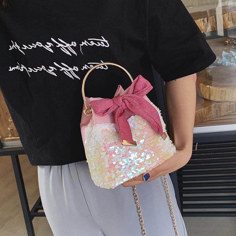 กระเป๋า 2020夏天上新小包包亮片百搭单肩斜挎手提包水桶包迷你链条2020新  