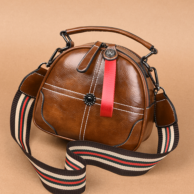 vintage authentique sac en cuir femme 2019 nouvelle-coréen de la mode joker large sangle de sac de messager d'été sacs femme printemps classique de la marée vintage authentique sac en cuir femme 2019 nouvelle-coréen de la mode joker large sangle de sac de messager d'été sacs femme printemps classique de la marée