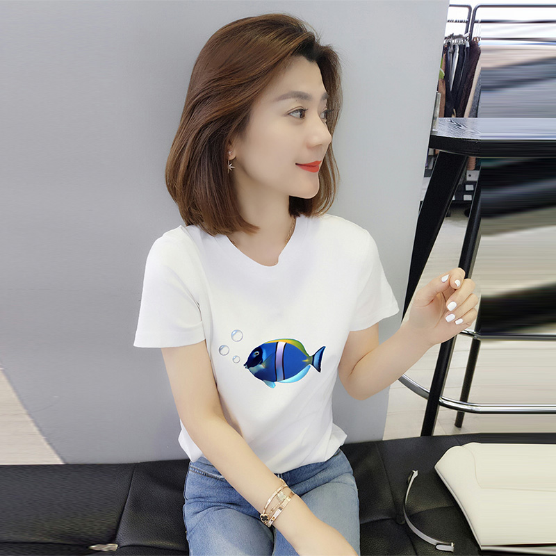 l'europe de la station de 2019 printemps été robe nouvelle de fret européen marée version coréenne de la mode blanc cou de l'équipage, moins l'âge de l'impression à manches courtes t-shirt de la femme l'europe de la station de 2019 printemps été robe nouvelle de fret européen marée version coréenne de la mode blanc cou de l'équipage, moins l'âge de l'impression à manches courtes t-shirt de la femme