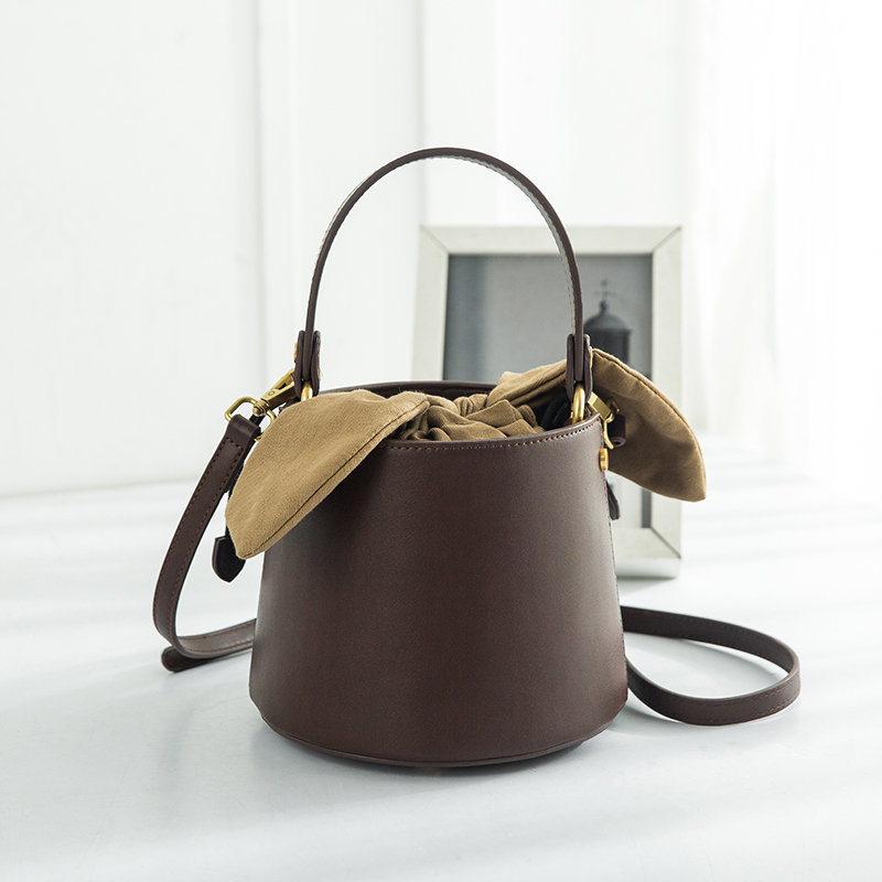 cuir fourre-tout sac seau féminin 2019 nouveau rétro seau cordon de serrage sac des femmes de la personnalité simple d'épaule de sac de messager cuir fourre-tout sac seau féminin 2019 nouveau rétro seau cordon de serrage sac des femmes de la personnalité simple d'épaule de sac de messager
