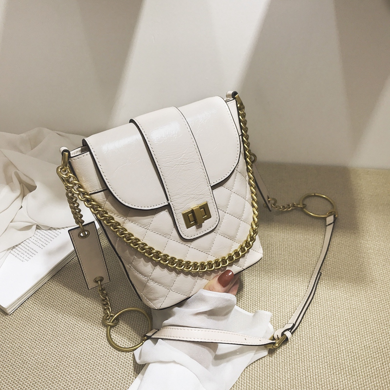 2019 nouvelle de cuir véritable de mode de sac de chaîne petit vent parfumé matelassé boucle seau sac femelle de sac de messager de sac d'épaule paquet han 2019 nouvelle de cuir véritable de mode de sac de chaîne petit vent parfumé matelassé boucle seau sac femelle de sac de messager de sac d'épaule paquet han