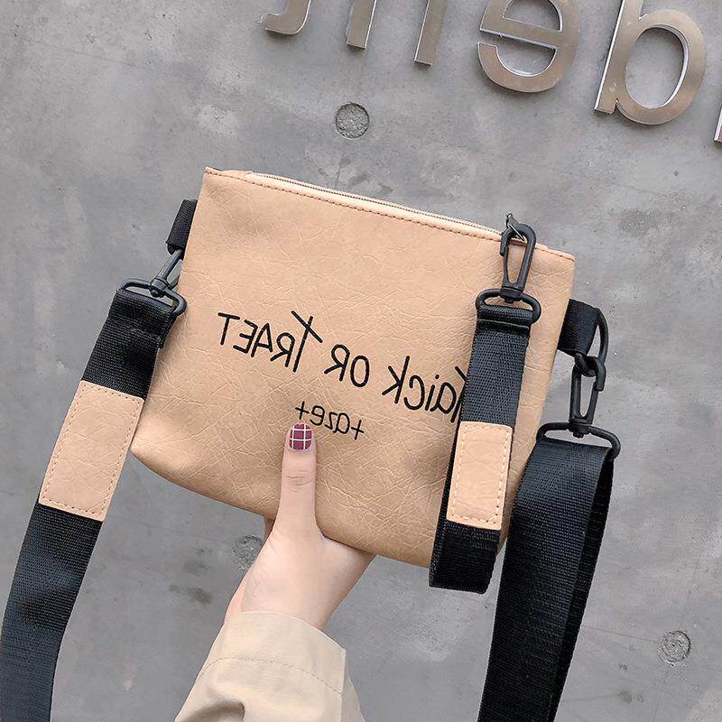 กระเป๋า 2020夏天上新小包包包包仙斜跨ins超火单肩土酷复古honey蹦迪包20  