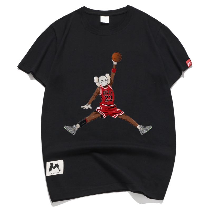 origine de la marée de la marque kaws mouche de l'homme n ° 23 en europe et en amérique bf vent de bande dessinée à l'adolescence impression lâche manches courtes t-shirt des hommes origine de la marée de la marque kaws mouche de l'homme n ° 23 en europe et en amérique bf vent de bande dessinée à l'adolescence impression lâche manches courtes t-shirt des hommes