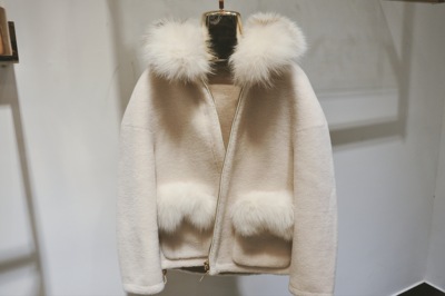 标题优化:冬季新款颗粒羊毛羊剪绒大衣海宁中长款女式皮草外套潮