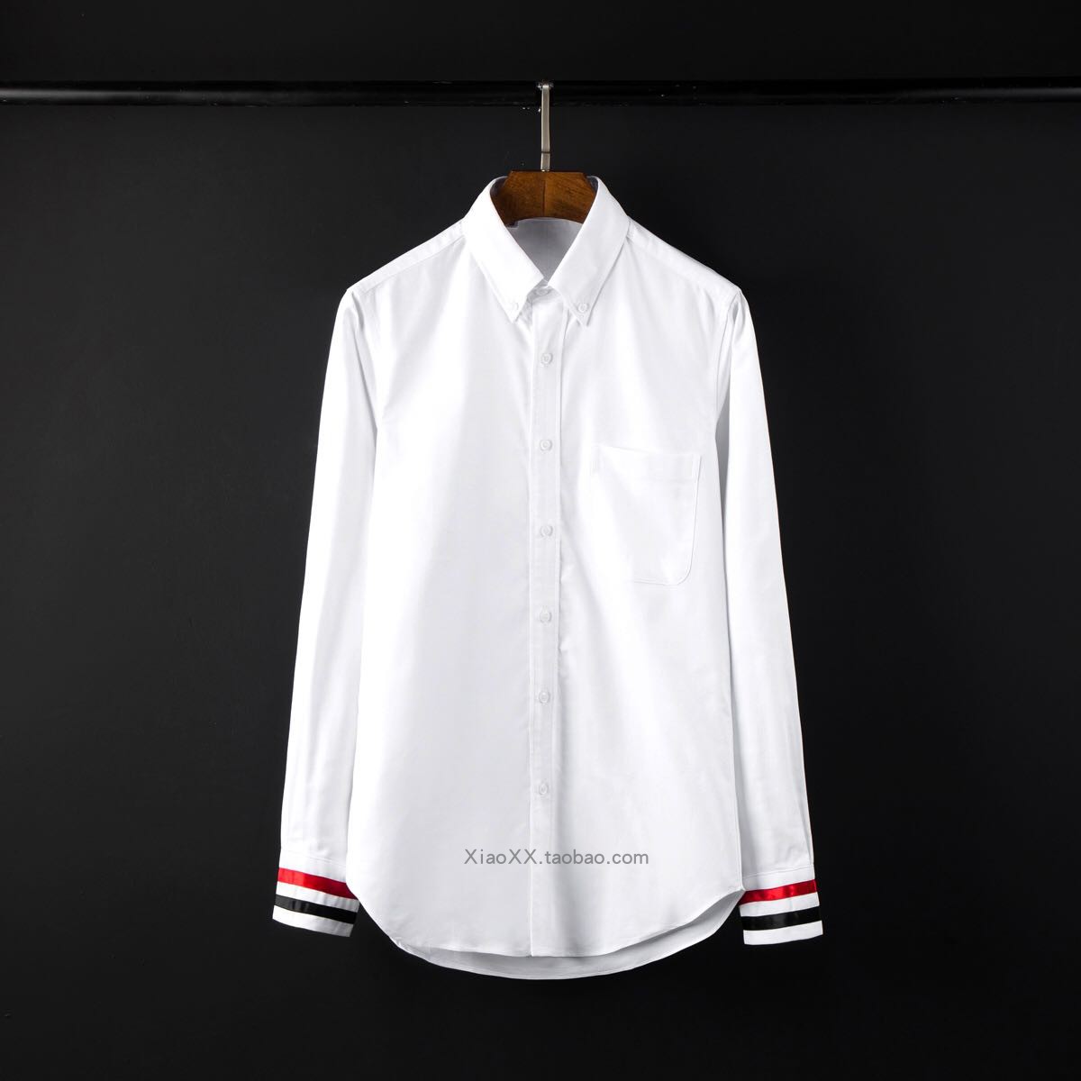 jane style européen 2019 nouveau printemps poignets rouge noir vis de la bande de frapper la couleur tissé avec une entreprise de loisirs chemise de style jane style européen 2019 nouveau printemps poignets rouge noir vis de la bande de frapper la couleur tissé avec une entreprise de loisirs chemise de style