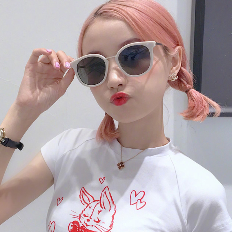 2019, le nouveau réseau de la circulaire rouge en face du même alinéa, le rétro des lunettes ins lunettes de soleil femme version coréenne de l'afflux de port du vent petit visage des lunettes de soleil hommes 2019, le nouveau réseau de la circulaire rouge en face du même alinéa, le rétro des lunettes ins lunettes de soleil femme version coréenne de l'afflux de port du vent petit visage des lunettes de soleil hommes