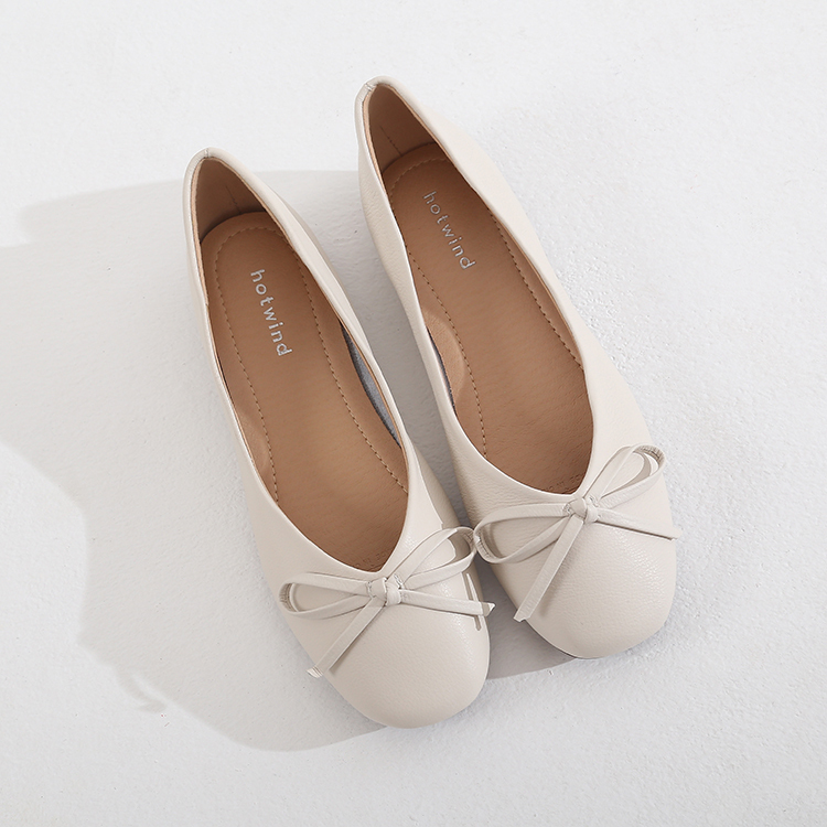 nude flat mules