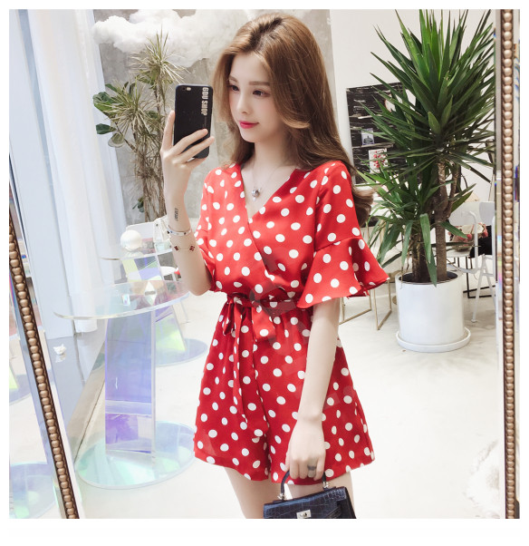 จั๊มสูท 雪纺连体裤女夏装新款V领波点喇叭袖连体衣收腰显瘦短裤子连衣裤  