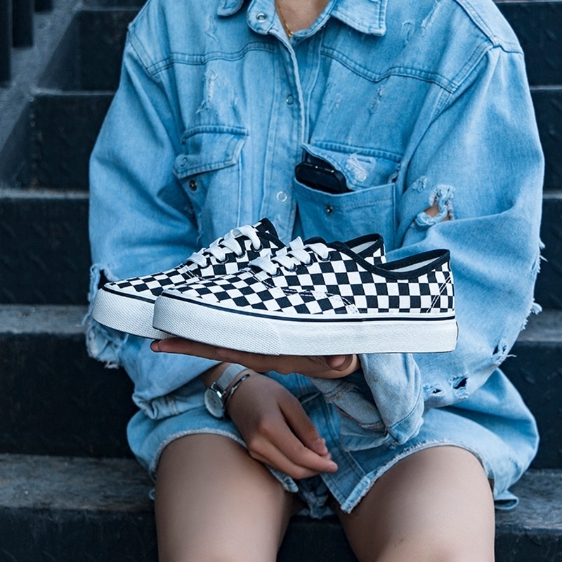 damier noir et blanc à carreaux chaussures ins chaussures en toile femme super feu d'étudiant d'été version coréenne de la rue de prise de vue ulzzang conseil chaussures de marée damier noir et blanc à carreaux chaussures ins chaussures en toile femme super feu d'étudiant d'été version coréenne de la rue de prise de vue ulzzang conseil chaussures de marée