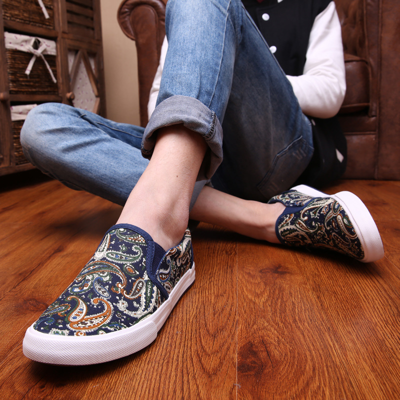 été nouveau style de chaussures de toile des hommes chaussures basses paresseux chaussures d'impression de mettre les pieds dans une pédale chaussures occasionnelles des étudiants respirant conseil chaussures été nouveau style de chaussures de toile des hommes chaussures basses paresseux chaussures d'impression de mettre les pieds dans une pédale chaussures occasionnelles des étudiants respirant conseil chaussures