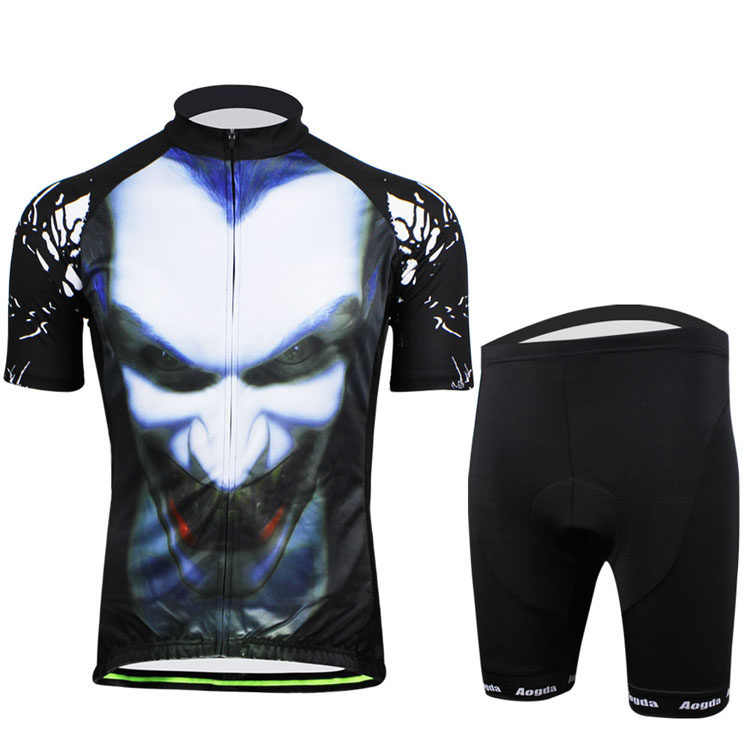 14鬼脸先生短套装前面