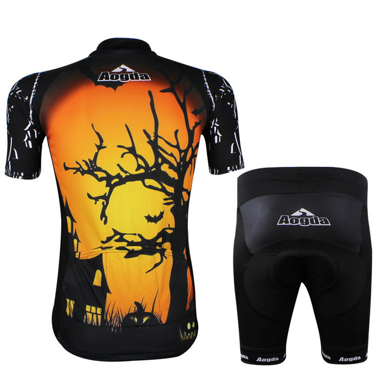 14鬼脸先生短套装背面