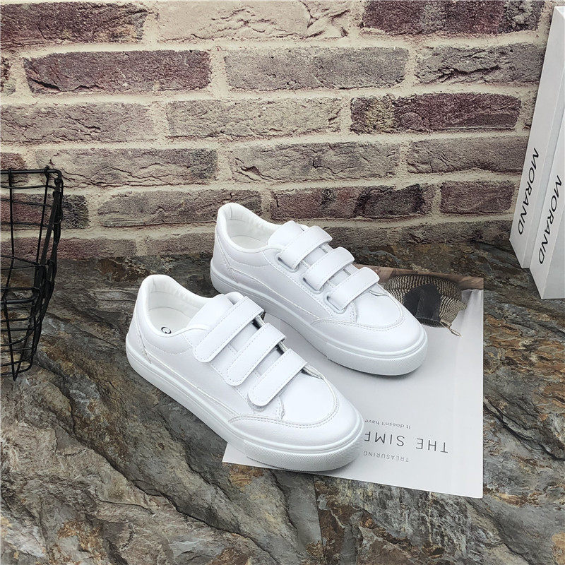 รองเท้าผ้าใบ 基础小白鞋女2020新款春季韩版百搭魔术贴平底板鞋皮面学生白鞋潮  