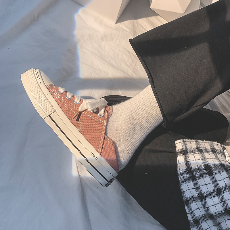la marque à la pâte de haricot de couleur de chaussures en toile femme printemps 2019 nouveaux sauvages élèves femmes chaussures version coréenne de l'ins port de chaussures de planche de vent la marque à la pâte de haricot de couleur de chaussures en toile femme printemps 2019 nouveaux sauvages élèves femmes chaussures version coréenne de l'ins port de chaussures de planche de vent