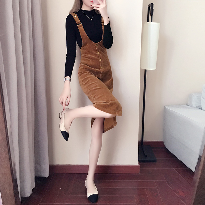 秋鼕女2017新款韓版半高領針織衫時尚燈芯絨單排扣顯瘦背帶裙套裝