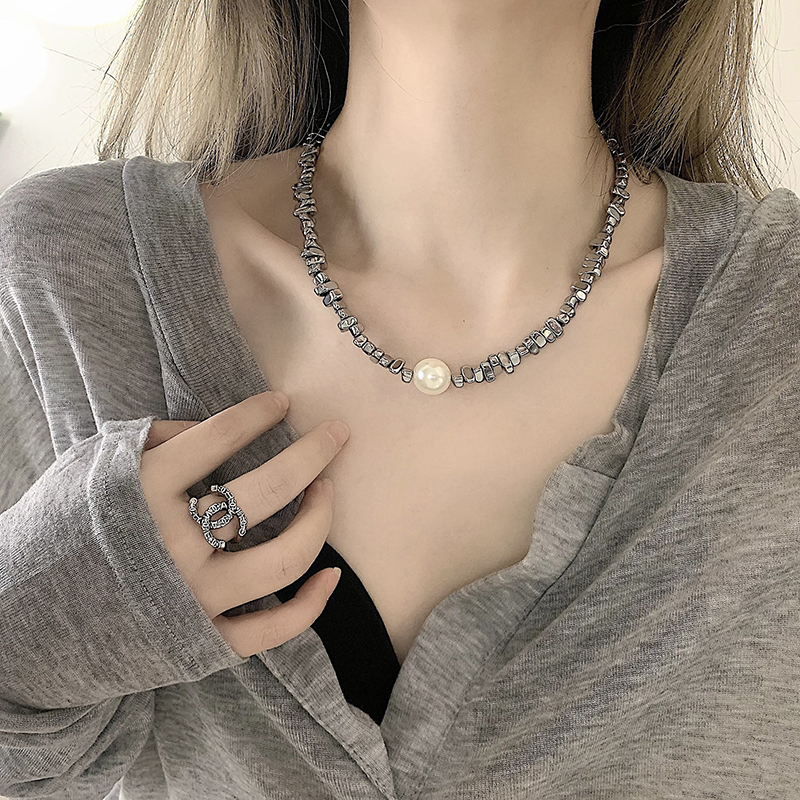 European and American Fashion Cool High-Grade Irregular Metal Necklace Temperament Wild Pearl Pendant Clavicle Chain Neck Chain Women