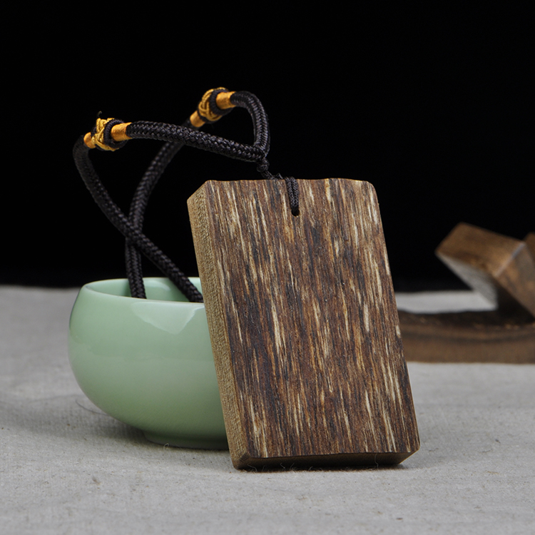 male fidelity Indonesia natural aloes safe aloes black oil and old material log pendant pendant card 461 men and women