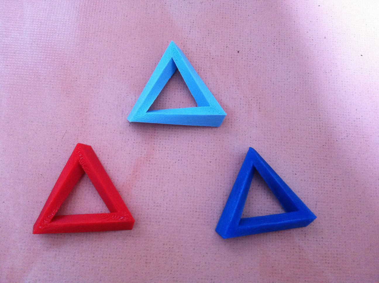 扭曲式彭罗斯三角形 莫比乌斯三角 penrose triangle
