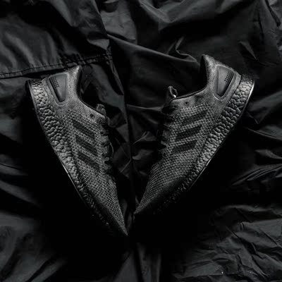 正品 Adidas Pureboost 限量黑武士女子轻便透气慢跑鞋 BB63