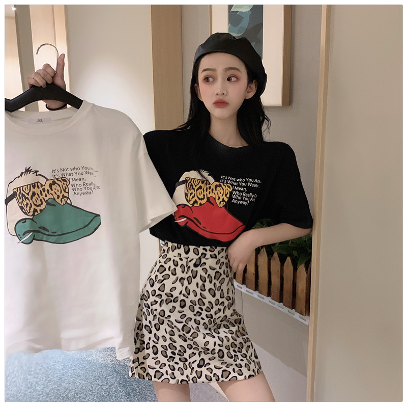 2019 printemps tops femmes à manches courtes t-shirt femelle version coréenne de la tempérament doux adorable de bande dessinée d'impression creux t-shirt femme de la marée 2019 printemps tops femmes à manches courtes t-shirt femelle version coréenne de la tempérament doux adorable de bande dessinée d'impression creux t-shirt femme de la marée