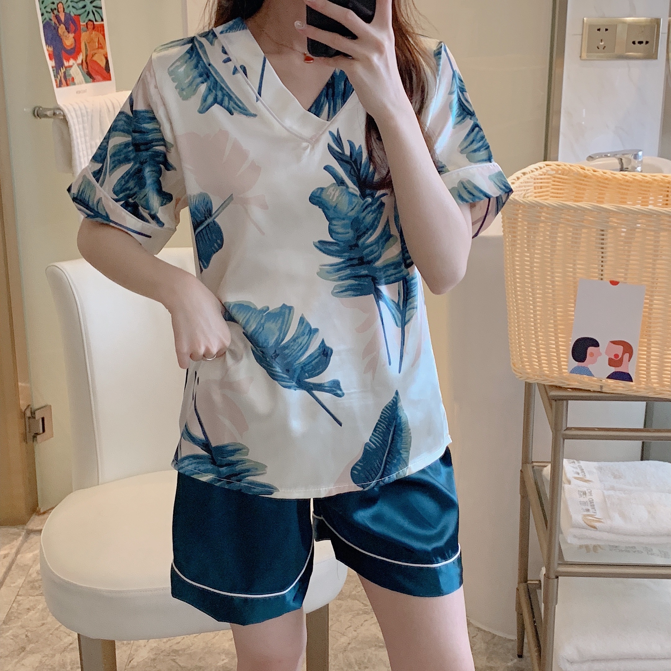 chemise de nuit femme la glace d'été en soie sexy mince modèles à manches courtes deux pièces ensembles mignonne étudiante de soie d'été ensemble de pyjama femme chemise de nuit femme la glace d'été en soie sexy mince modèles à manches courtes deux pièces ensembles mignonne étudiante de soie d'été ensemble de pyjama femme
