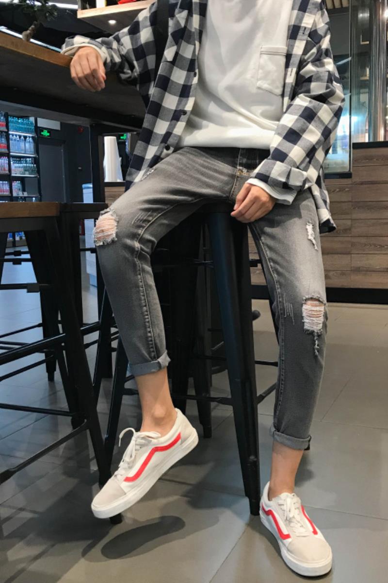 l'automne 2018, la nouvelle version coréenne de la tendance de gris trou de neuf points jeans jeunes hommes slim petits pieds casual pantalon enfant l'automne 2018, la nouvelle version coréenne de la tendance de gris trou de neuf points jeans jeunes hommes slim petits pieds casual pantalon enfant