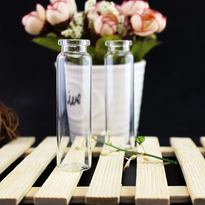 50 empty bottles of hydroponic plants decorated with green pineapple