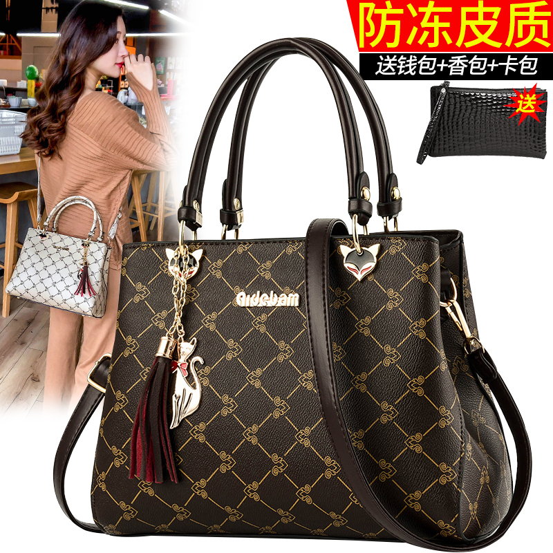 mère de sac féminin 2019 nouveau atmosphérique sac à main en cuir d'âge moyen dames de mode sauvages d'épaule de sac de messager de marée mère de sac féminin 2019 nouveau atmosphérique sac à main en cuir d'âge moyen dames de mode sauvages d'épaule de sac de messager de marée