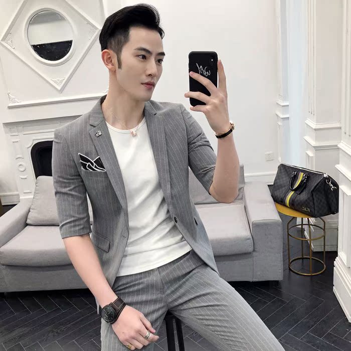shan ming petit nid de la jeunesse d'été version coréenne de slim à manches courtes costume hommes de la personnalité de la tendance des rayures verticales costume deux pièces shan ming petit nid de la jeunesse d'été version coréenne de slim à manches courtes costume hommes de la personnalité de la tendance des rayures verticales costume deux pièces