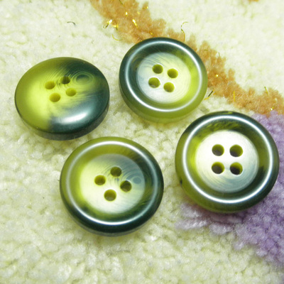 1元5颗 2cm特别绿黄色纽扣 4孔纽扣 大衣钮扣 风衣时装制服扣