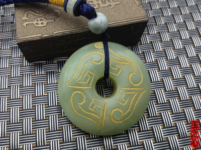 天然仿古岫玉平安扣 仿古纹饰平安扣手把件车挂腰挂饰物