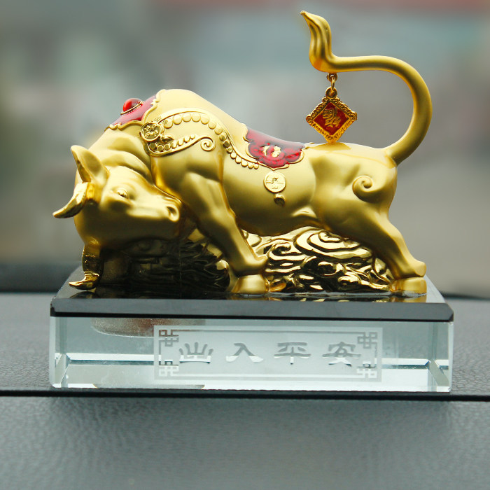 平安福牛开运龙牛合金水晶底金龙福气汽车出入平安香水摆件
