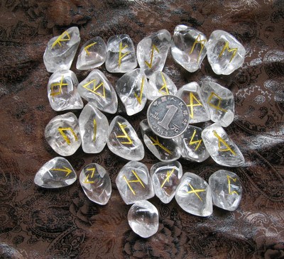 大粒天然白水晶如尼石卢恩符文占卜石沉雕描金现货包邮