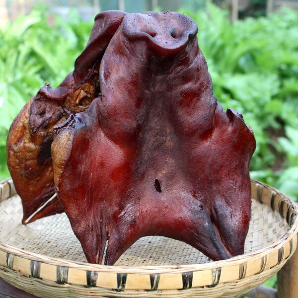 四川美食原生态特产 农家自制烟熏腊猪头高山散养跑地猪腊脸肉