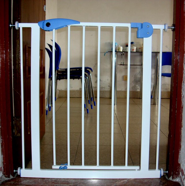 儿童安全门栏婴幼儿护栏门楼梯口护栏宠物狗隔离门栅栏特价