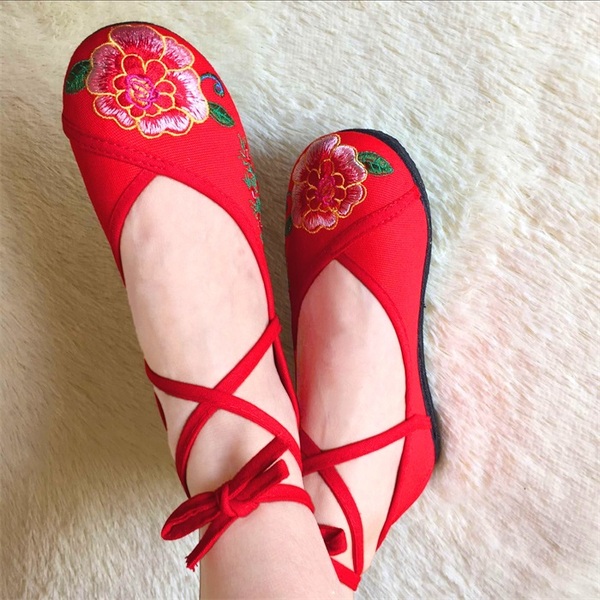 浅口花朵交叉绑带绣花鞋正品云南花布鞋妈妈跳舞懒人鞋老北京单鞋