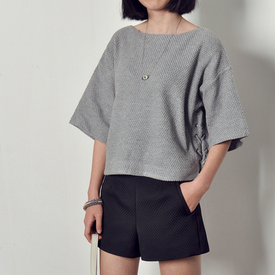 侧面绑带一字领菠萝纹七分袖针织衫 系带宽松短款毛衣女线衫上衣