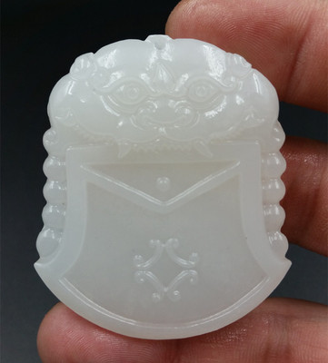 天然玉石a货新疆和田白玉开山钺玉挂件白玉狮子头玉吊坠玉牌子