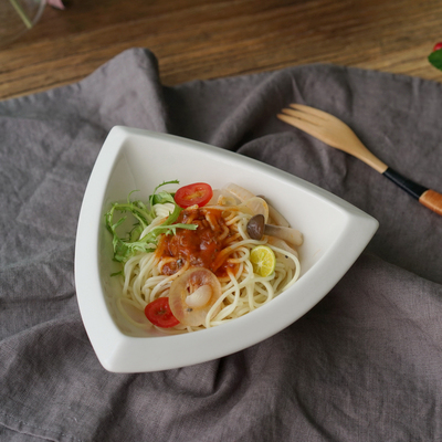 创意陶瓷沙拉碗甜品碗面碗异形翻边三角碗西餐点心碗自助餐小吃碗