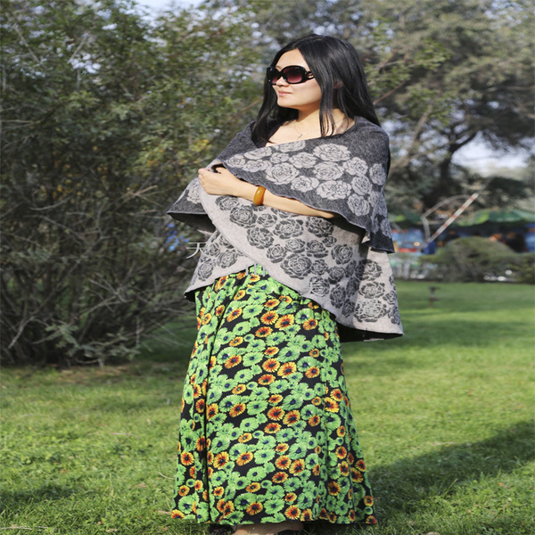 2014新疆新款韩版女士新疆纯羊毛圆形加厚加宽大披肩两用斗篷披肩