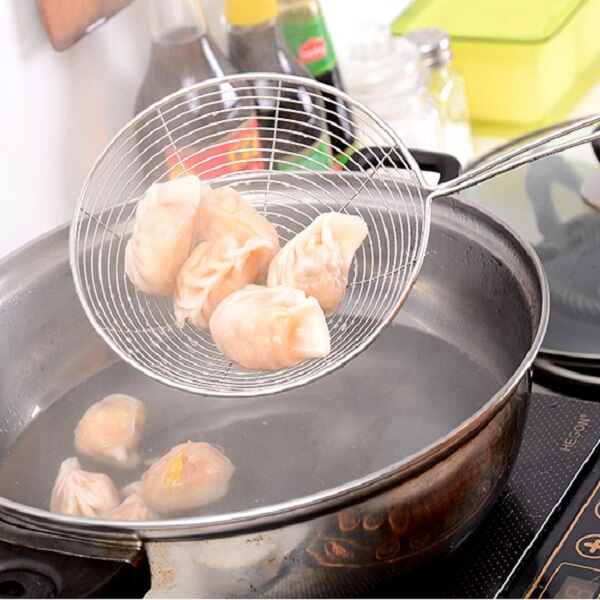 热卖无磁不锈钢大漏勺 麻辣烫油炸水饺过滤网捞笊篱汤勺漏勺大号