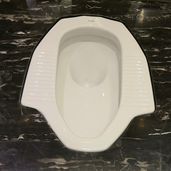 东陶蹲便器 cw8sb cw8rb 蹲坑 前排水大便器 卫浴正品 特价包邮