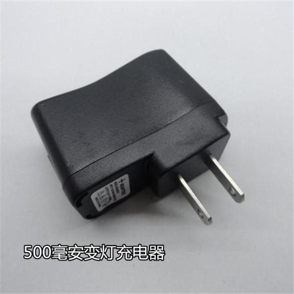 智能机mp3/4/5usb充电器头带ic保护带变灯转灯5v500毫安1a 批发