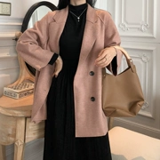 Bộ đồ mùa thu nữ 2018 mới trong chiếc áo khoác len dài + váy nhăn + áo sơ mi dài tay ba mảnh