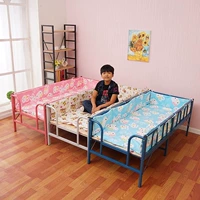 Hàng rào hộ gia đình phổ hàng rào màu hồng không gian di động trẻ em giường mẫu giáo đặc biệt giường gấp - Giường giường ngăn kéo