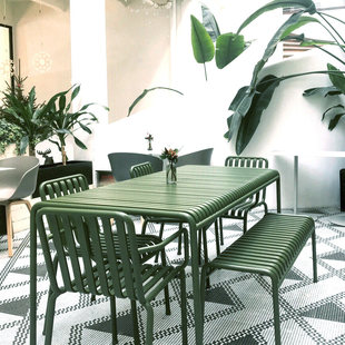シンプルモダンなレジャー中庭屋外テーブルと椅子セット屋外アイアンクリエイティブ