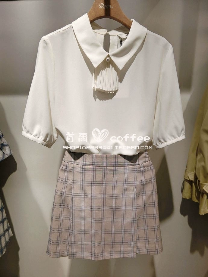 Bây giờ giảm giá mua tại quầy của Hàn Quốc ROEM mùa hè của phụ nữ Hàn Quốc tính khí tất cả phù hợp với áo sơ mi màu trơn ngắn tay voan ngắn tay Hàn Quốc - Áo sơ mi